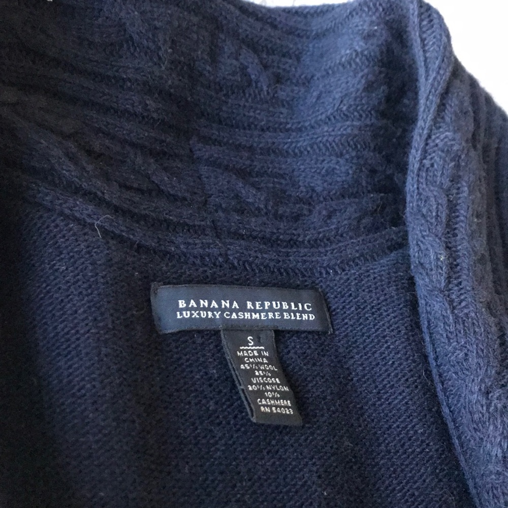 Wool/cashmere blend sleeveless sweater. Vest